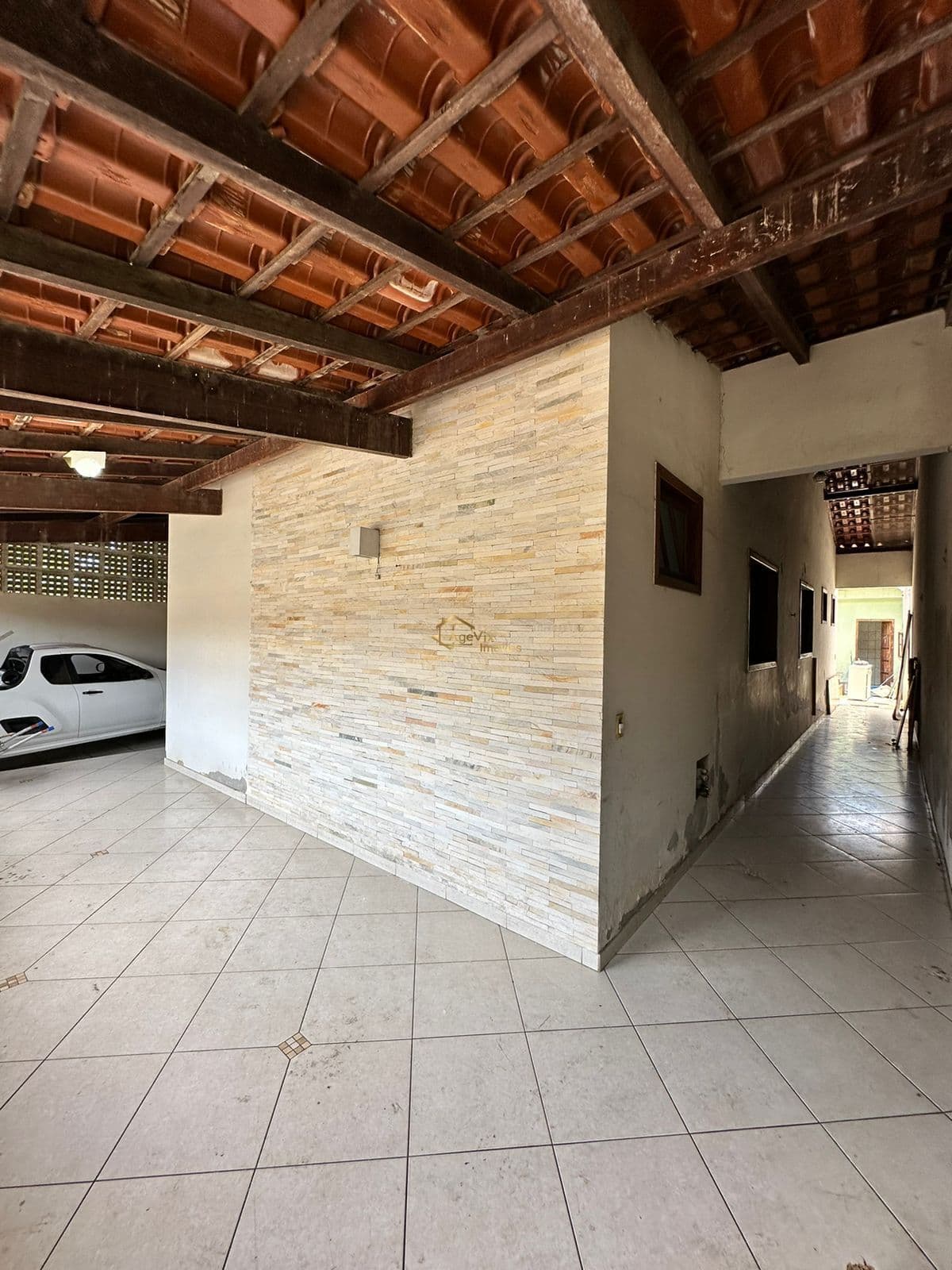 Casa 4 Quartos sendo 2 Suítes, Quintal com Churrasqueira, garagem coberta