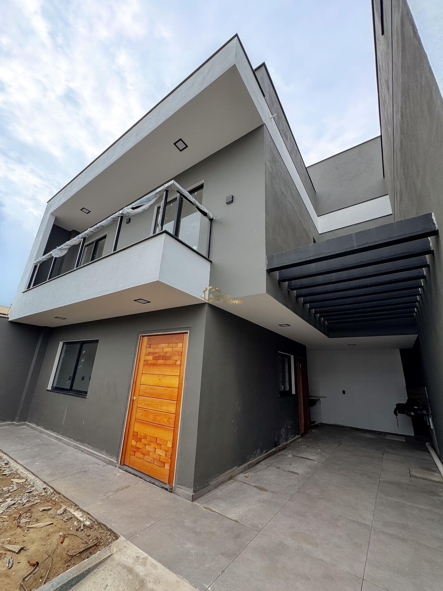 Casa Duplex 3 Suítes com Quintal