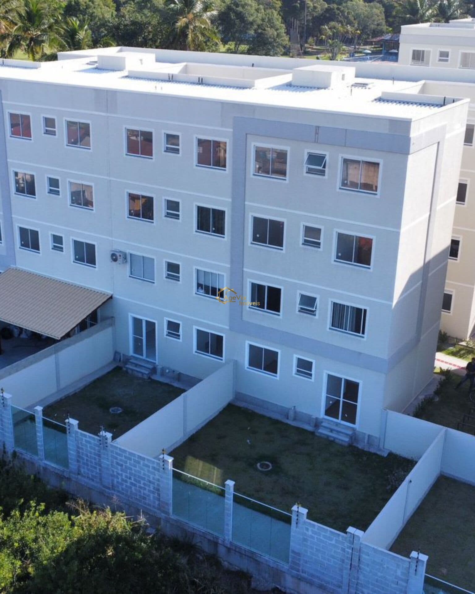 Apartamento 2 Quartos com Quintal Perto da Praia