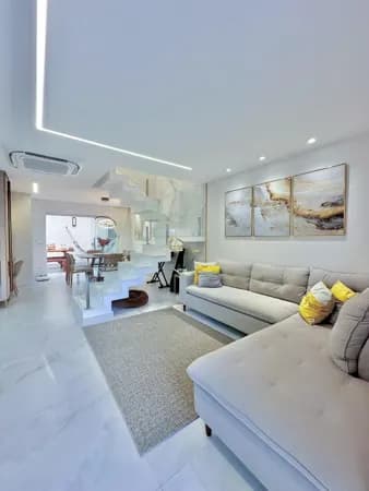 Casa Duplex 3 Quartos com Suíte, Área Gourmet, Toda Mobiliada