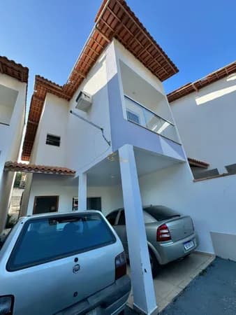 Casa Duplex 2 Quartos com Quintal