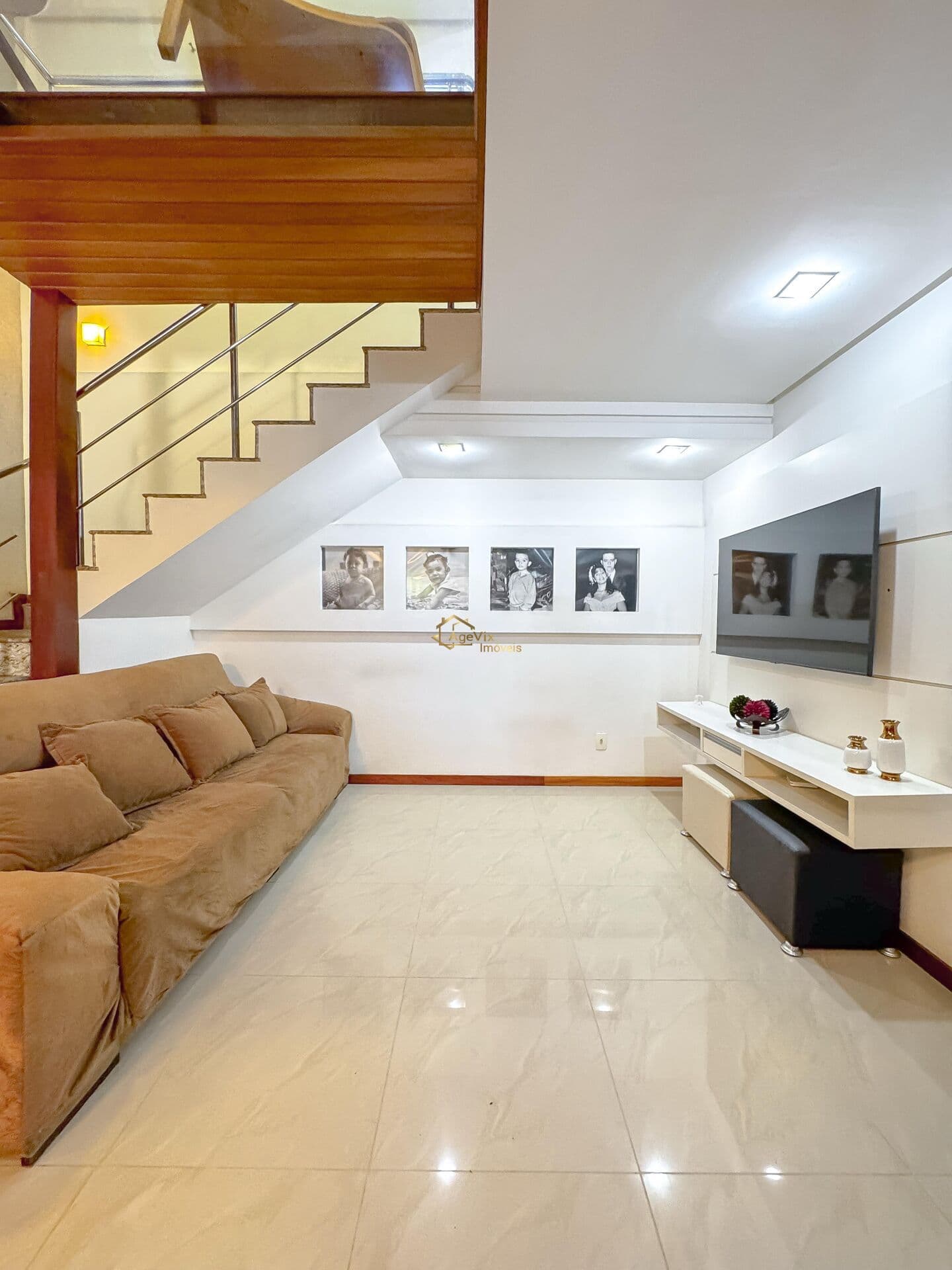 Casa com 5 Quartos, sendo 1 com Closet, Quintal com Churrasqueira e Área gourmet coberta