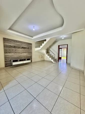 Casa Duplex 3 Quartos com Suíte, Quintal, Área Gourmet