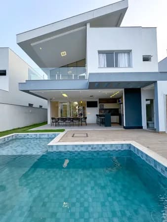 Linda Casa Alto Padrão 4 Suítes sendo uma Master