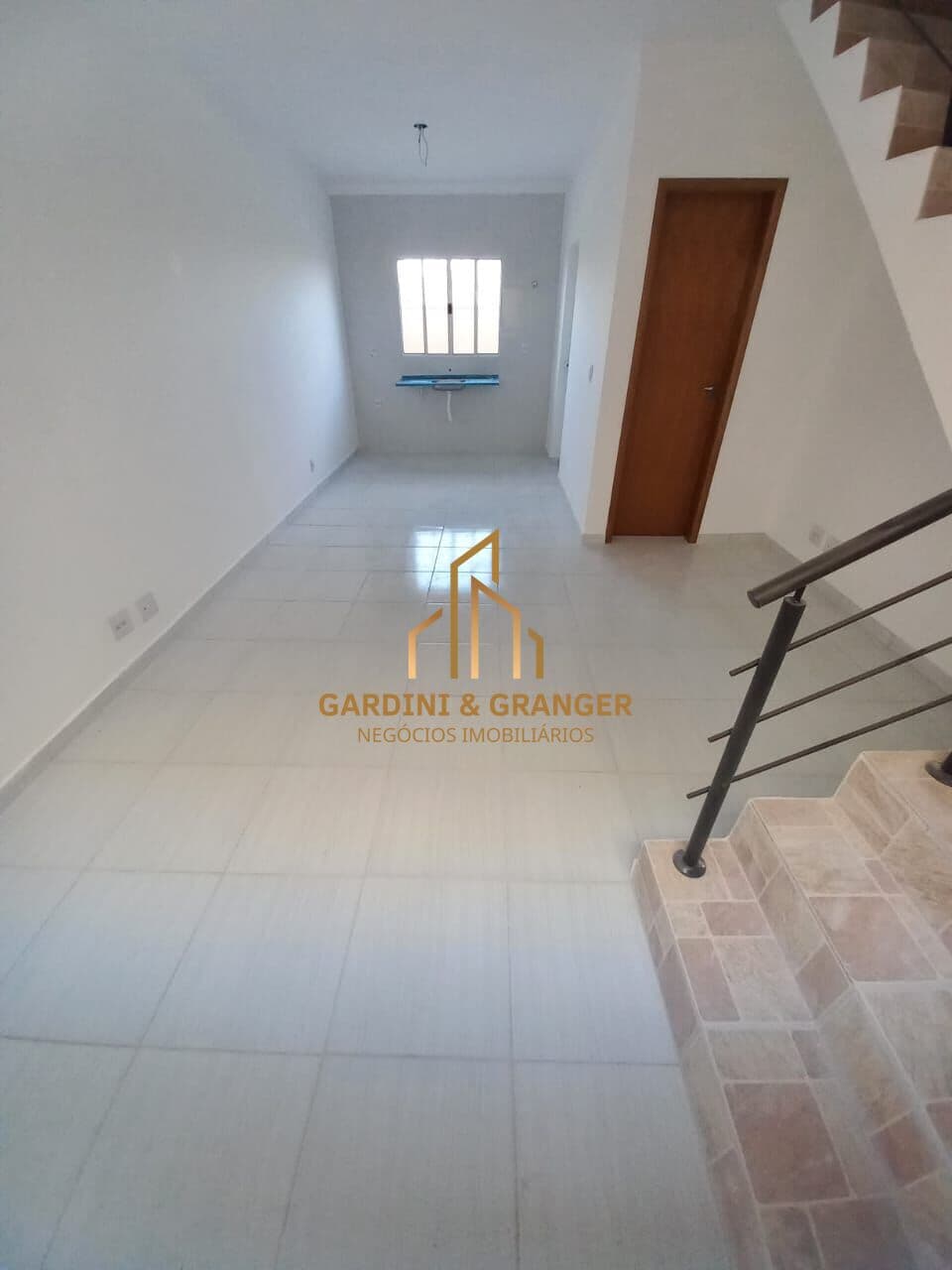 SOBRADO NOVO A VENDA NO RESIDENCIAL MUNIQUE NA VILA SÃO PEDRO EM MOGI DA CRUZES/SP.