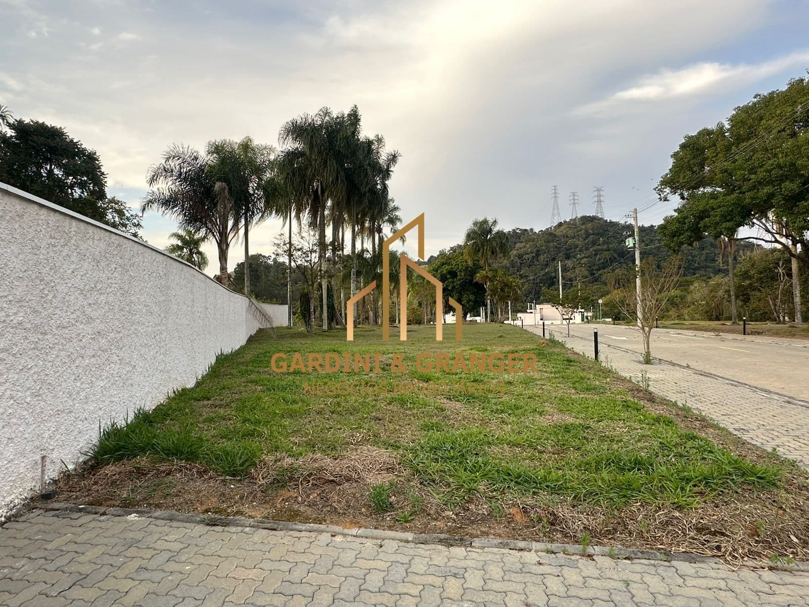 LOTE A VENDA NO CONDOMÍNIO RESIDENCIAL DA ILHA EM GUARAREMA