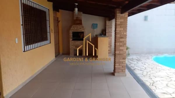 CASA À VENDA EM CARAGUATATUBA/SP.