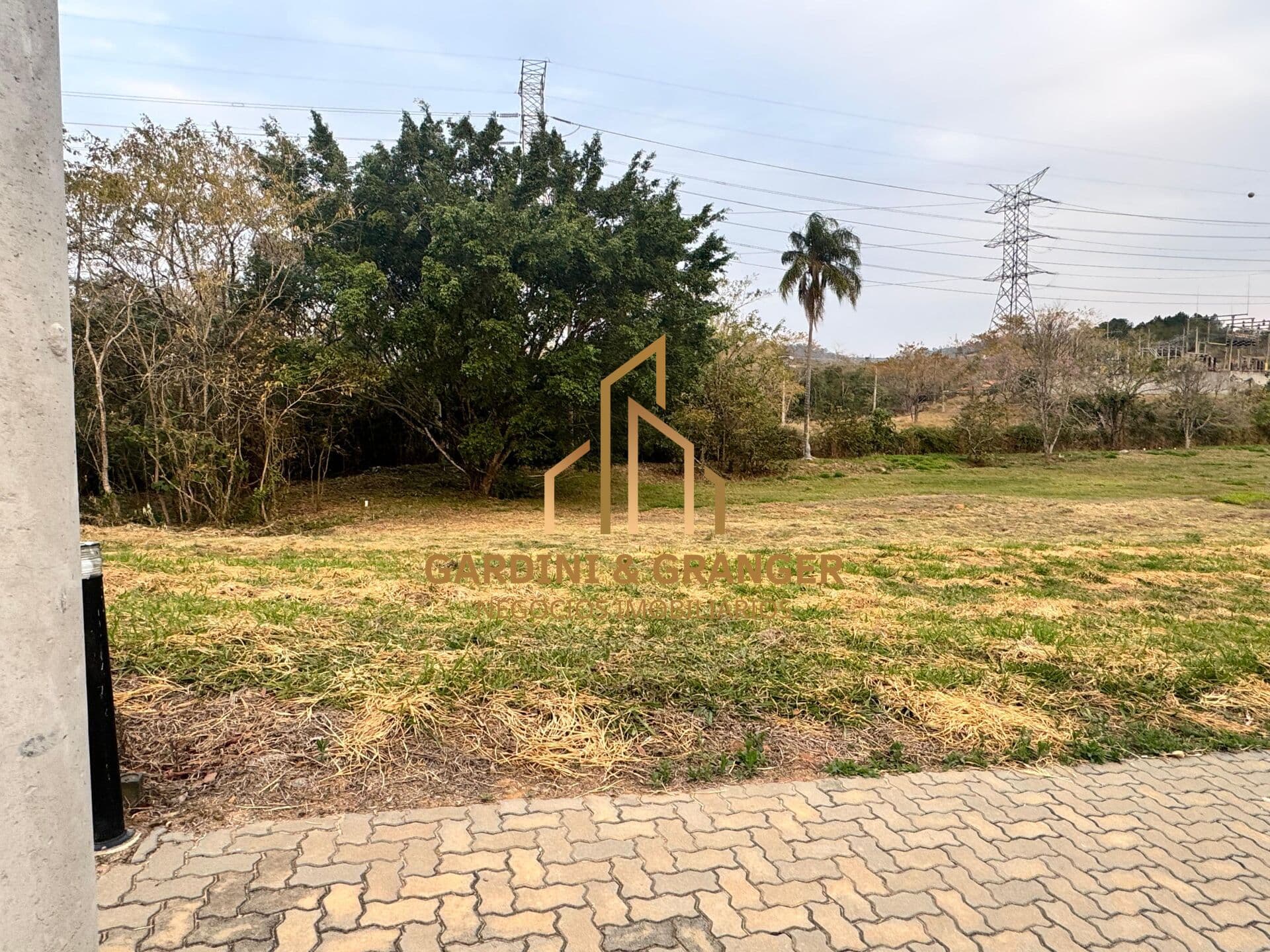 LOTE À VENDA NO CONDOMÍNIO RESIDENCIAL DA ILHA – GUARAREMA/SP