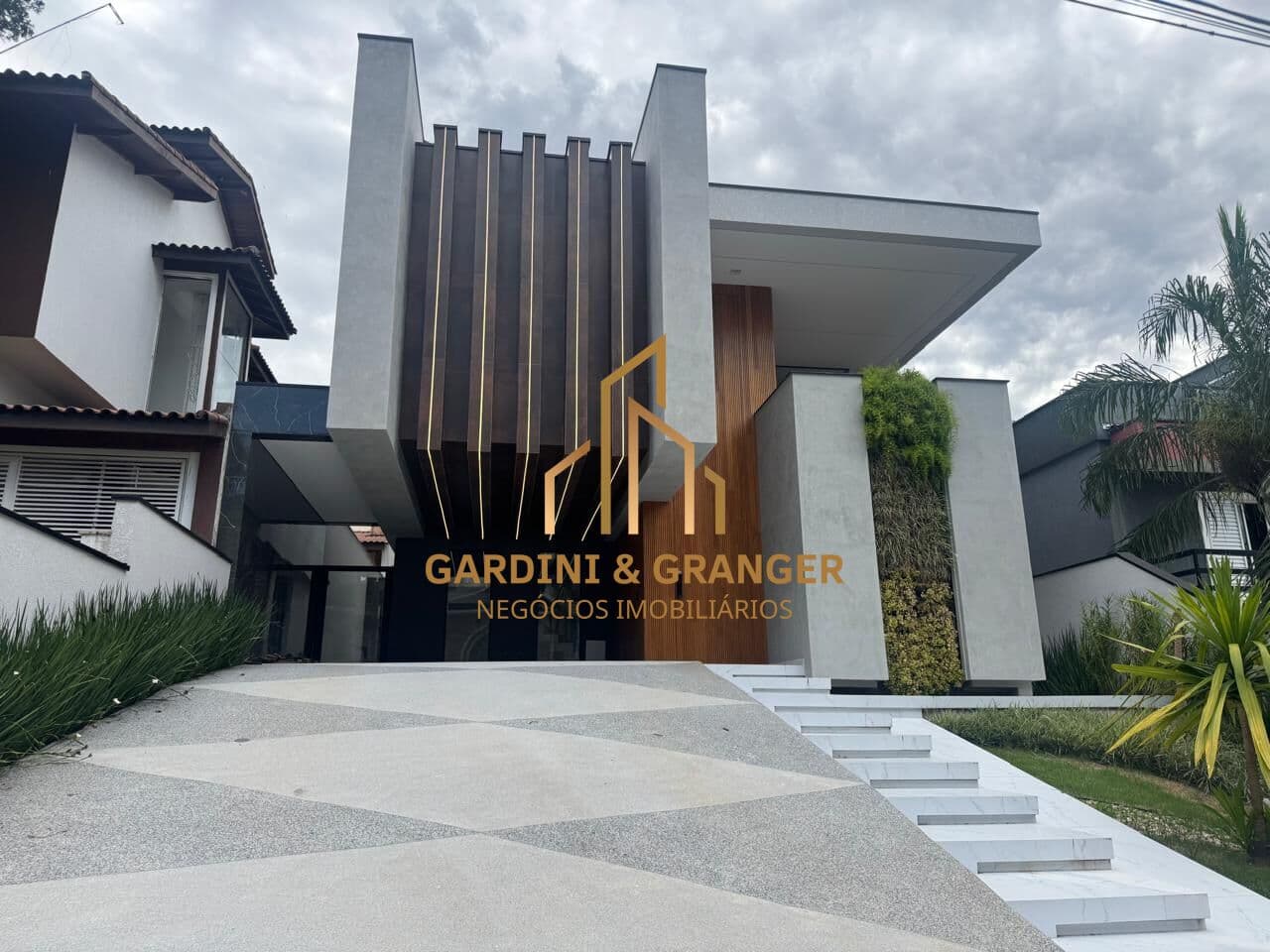 SOBRADO NOVO A VENDA NO CONDOMÍNIO ARUÃ ECO PARK EM MOGI DAS CRUZES/SP.