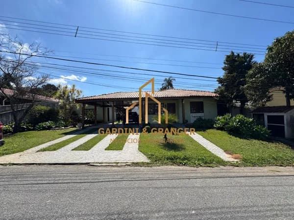 CASA TERREA À VENDA NO CONDOMÍNIO ARUÃ EM MOGI DAS CRUZES/SP.