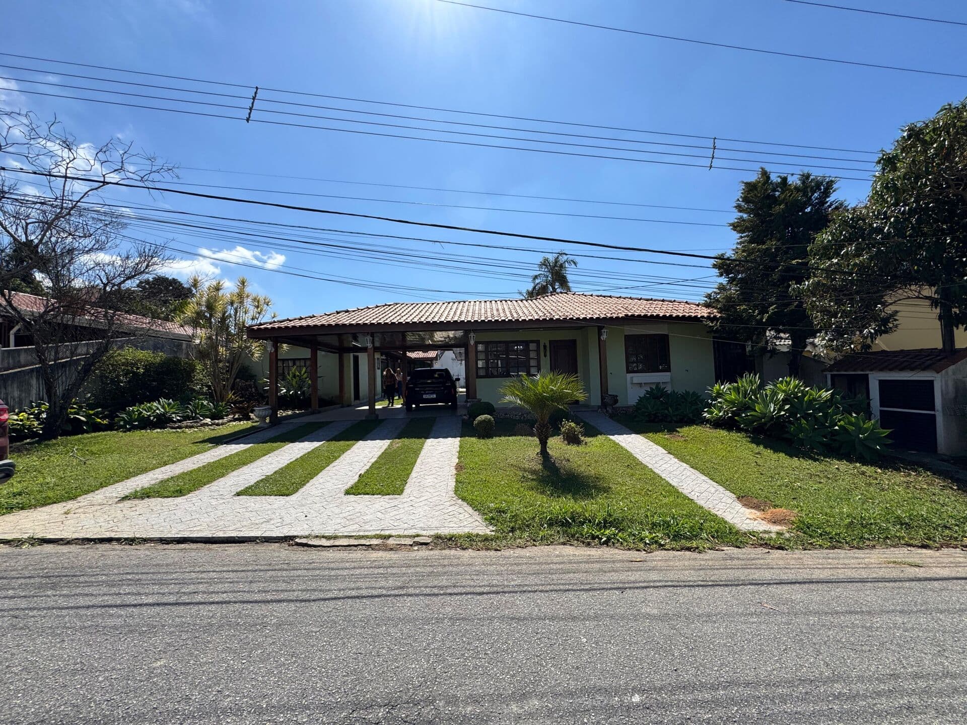 CASA TERREA À VENDA NO CONDOMÍNIO ARUÃ EM MOGI DAS CRUZES/SP.