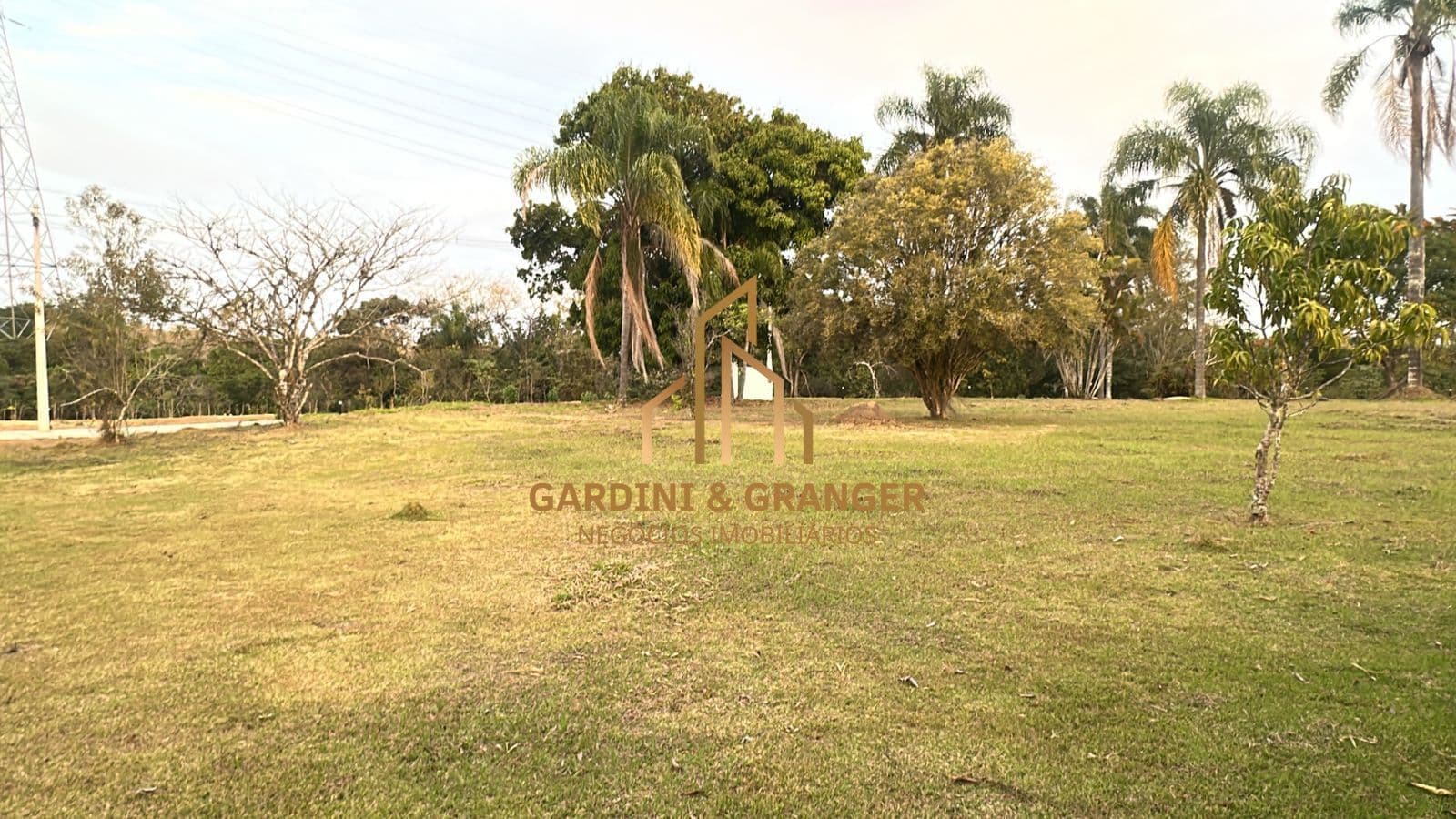 LOTE À VENDA NO CONDOMÍNIO RESIDENCIAL DA ILHA – GUARAREMA/SP