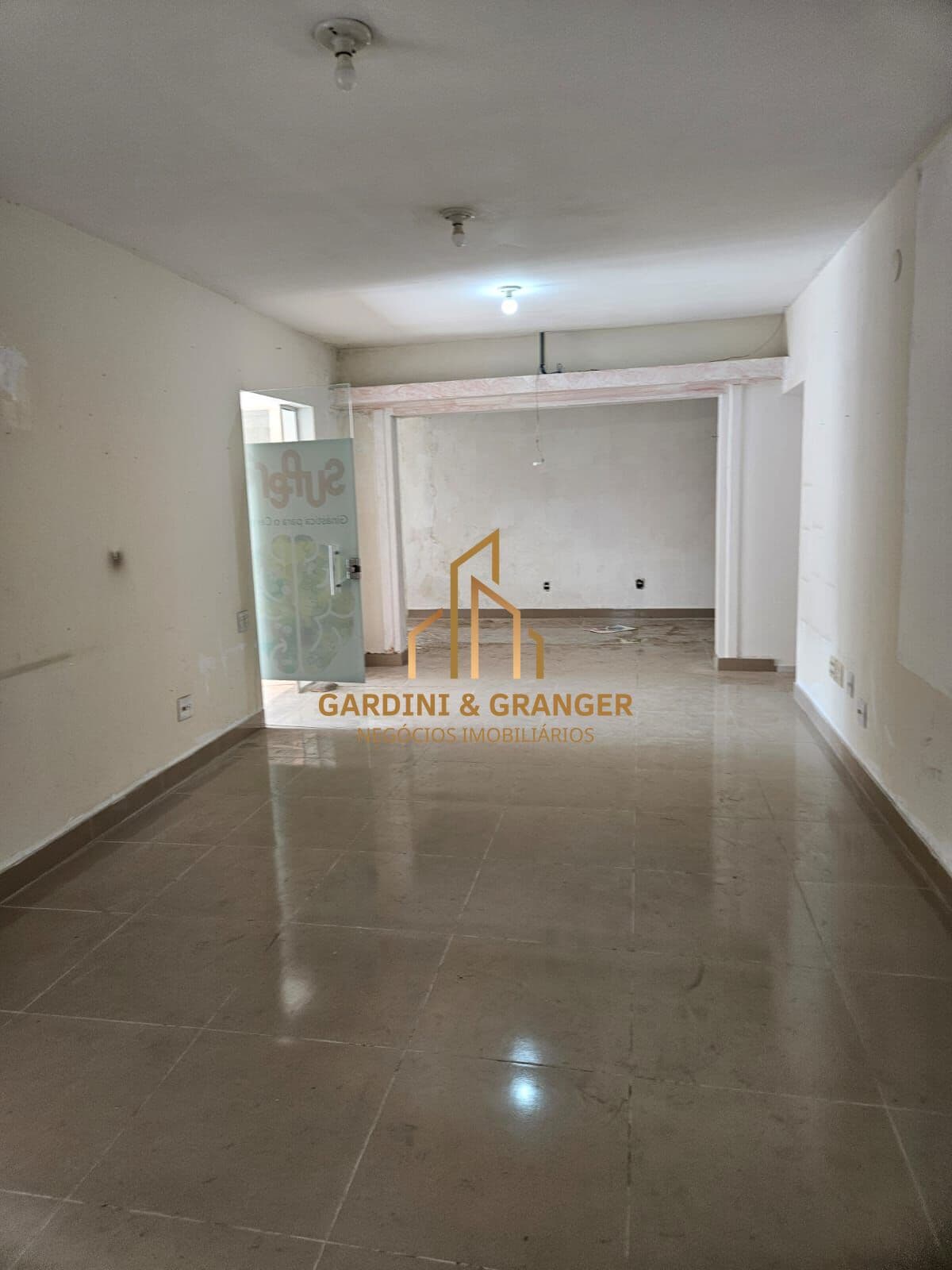 CASA COMERCIAL PARA LOCAÇÃO NA VILA OLIVEIRA EM MOGI DAS CRUZES/SP.