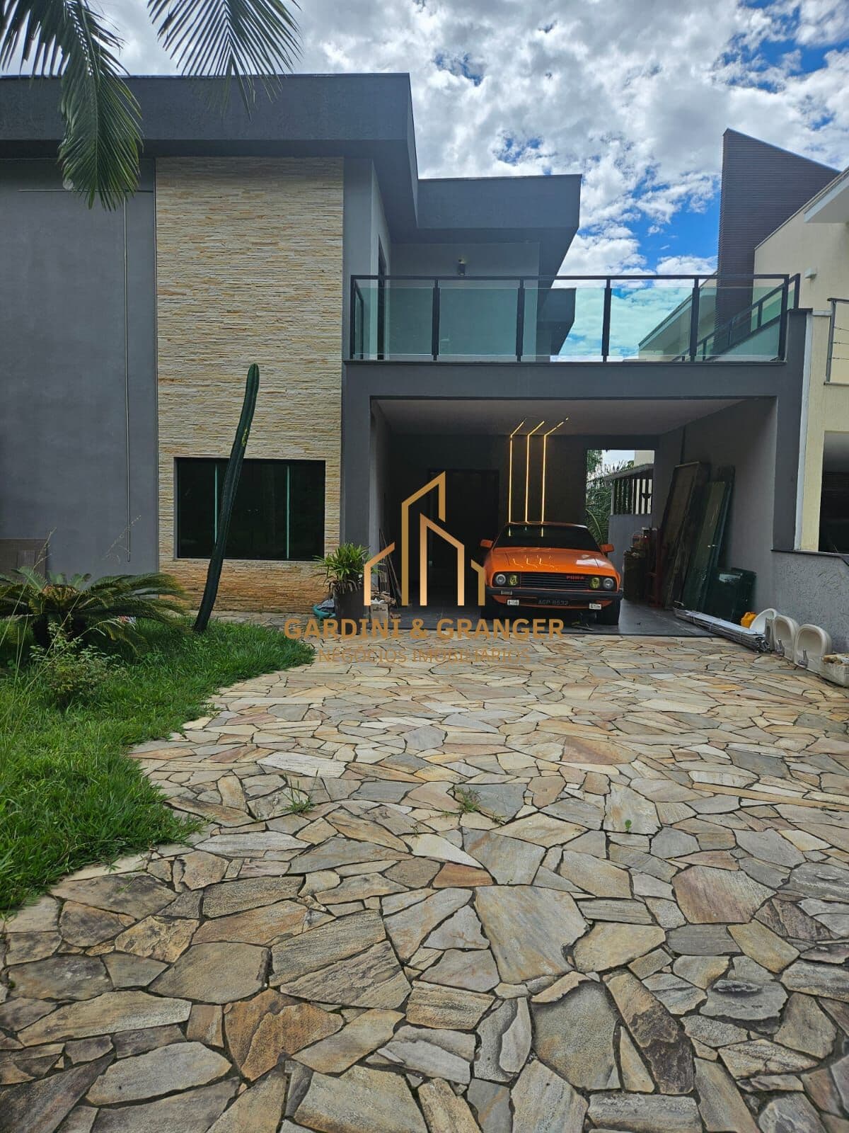 SOBRADO À VENDA NO CONDOMÍNIO ARUÃ ECO PARK EM MOGI DAS CRUZES/SP.