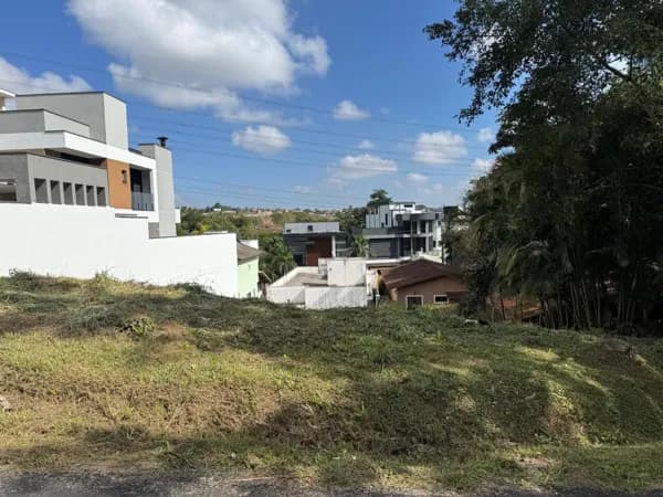 LOTE COM PROJETO APROVADO A VENDA NO CONDOMÍNIO ARUÃ ECO PARK.