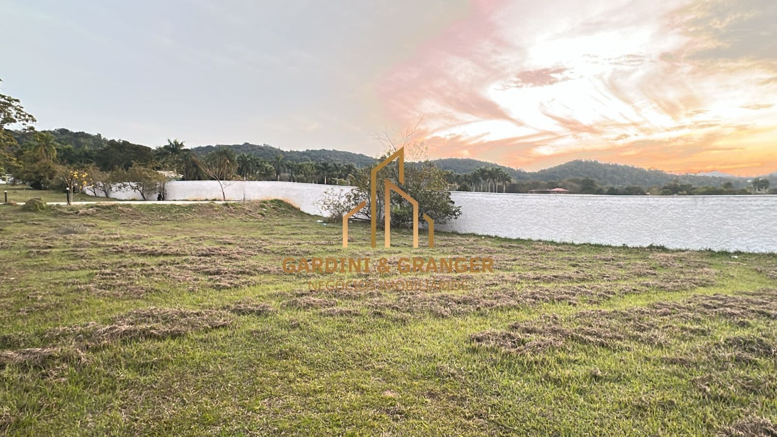 LOTE A VENDA NO CONDOMÍNIO RESIDENCIAL DA ILHA EM GUARAREMA