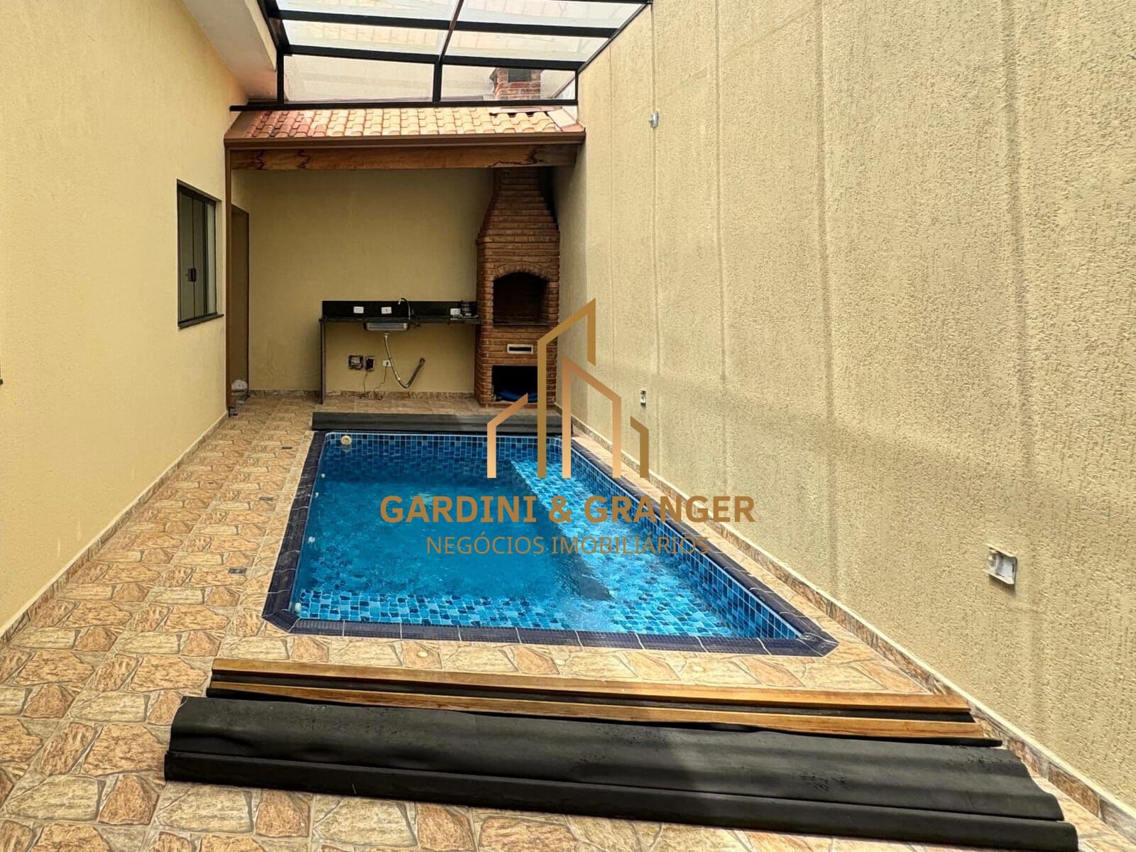 CASA TÉRREA A VENDA NO RESIDENCIAL VENEZA EM MOGI DAS CRUZES/SP.