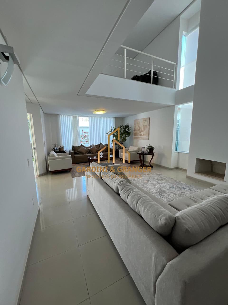 Sobrado com 4 dormitórios à venda, 348 m² - Vila Nova Socorro - Mogi das Cruzes/SP