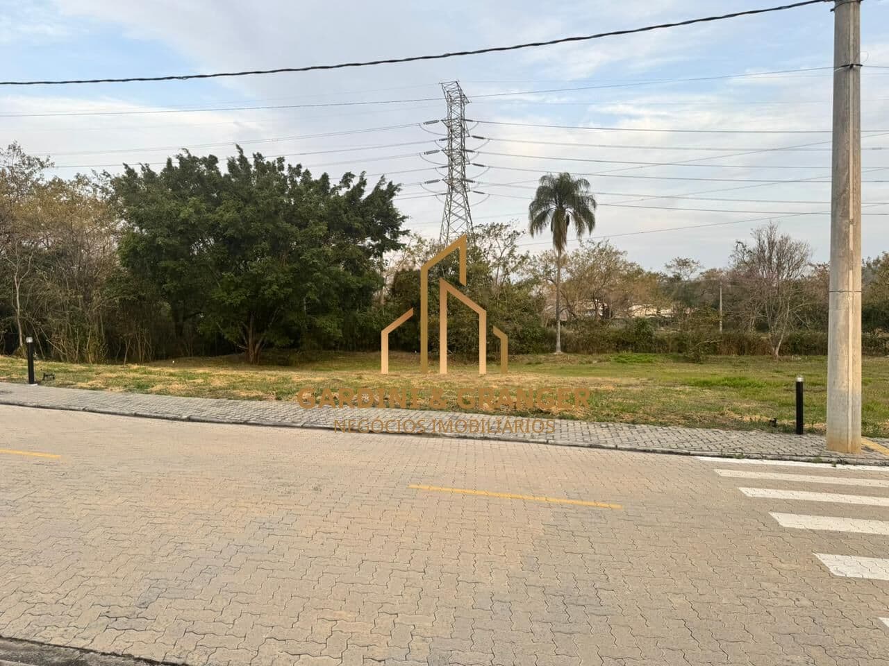LOTE A VENDA NO CONDOMÍNIO RESIDENCIAL DA ILHA EM GUARAREMA