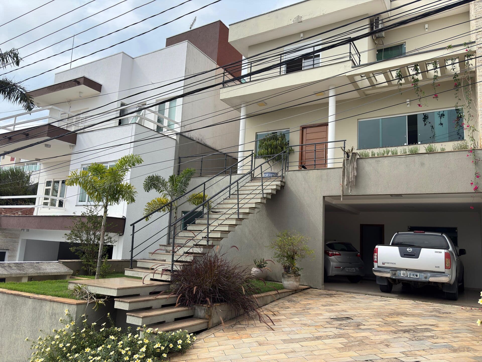 SOBRADO À VENDA NO CONDOMÍNIO ARUÃ EM MOGI DAS CRUZES/SP.