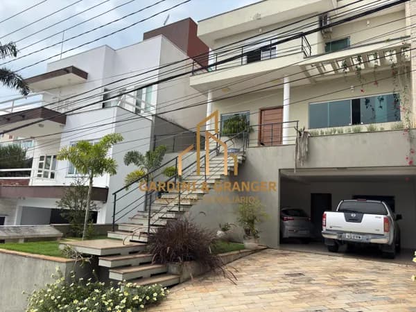 SOBRADO À VENDA NO CONDOMÍNIO ARUÃ EM MOGI DAS CRUZES/SP.