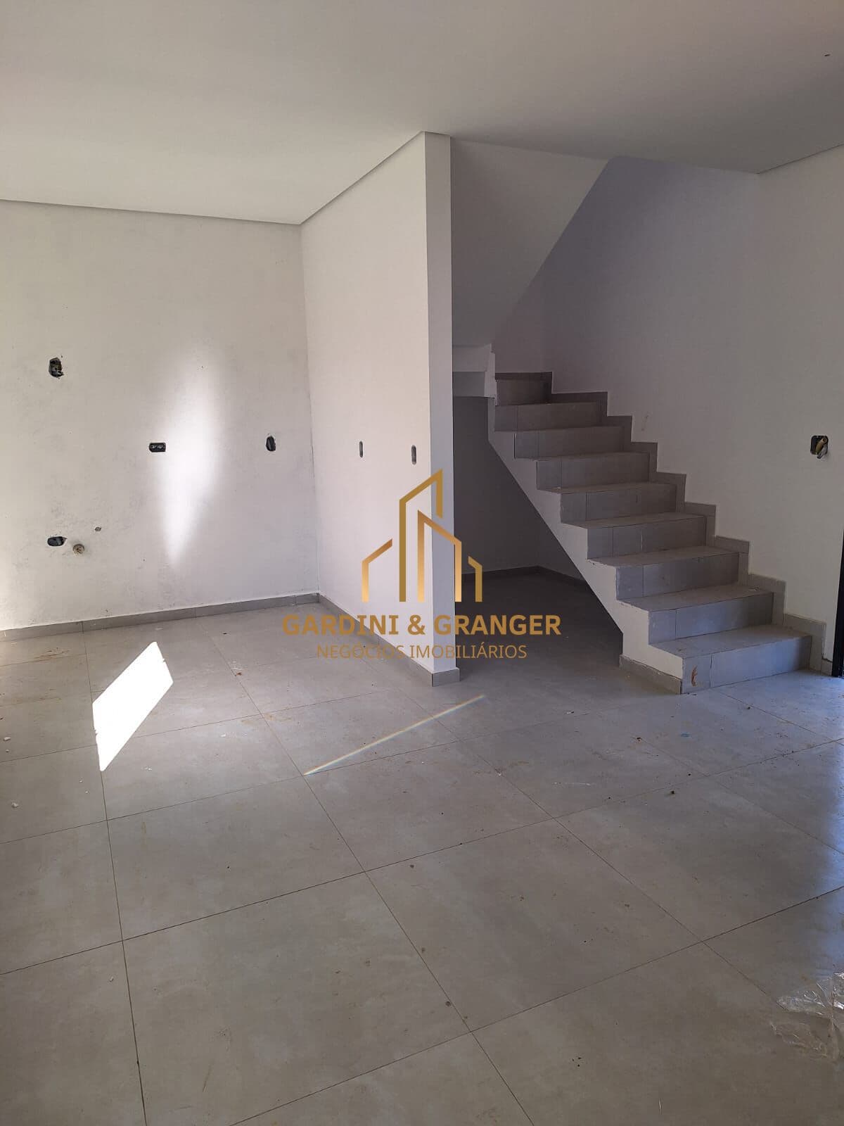 CASA A VENDA NO CONDOMÍNIO SANTA TEREZA EM MOGI DAS CRUZES/SP.