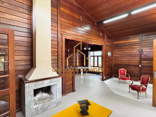 OPORTUNIDADE – TERRENO COM CASA DE MADEIRA NO CONDOMÍNIO ECO PARK