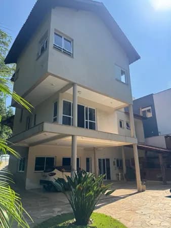 CASA COM 530 M² DE ÁREA CONSTRUÍDA A VENDA NO CONDOMÍNIO ARUÃ ECO PARK EM MOGI DAS CRUZES/SP.