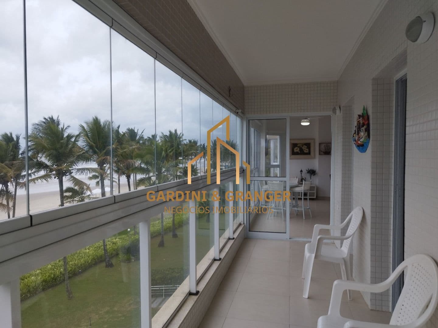 APARTAMENTO À VENDA NA RIVIERA DE SÃO LOURENÇO/SP.