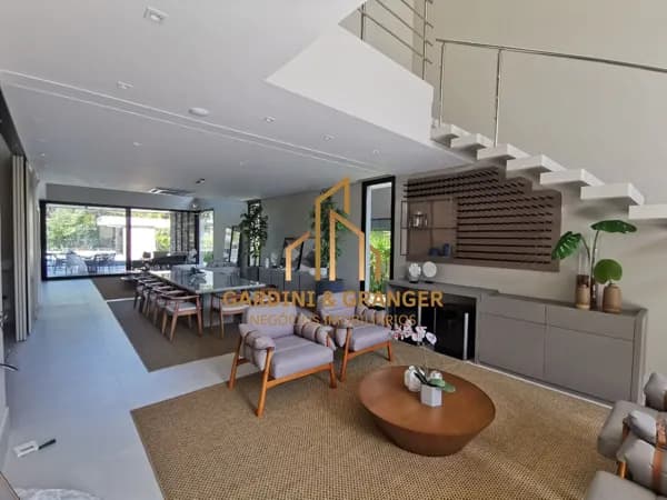 Casa de alto padrão em Riviera de São Lourenço