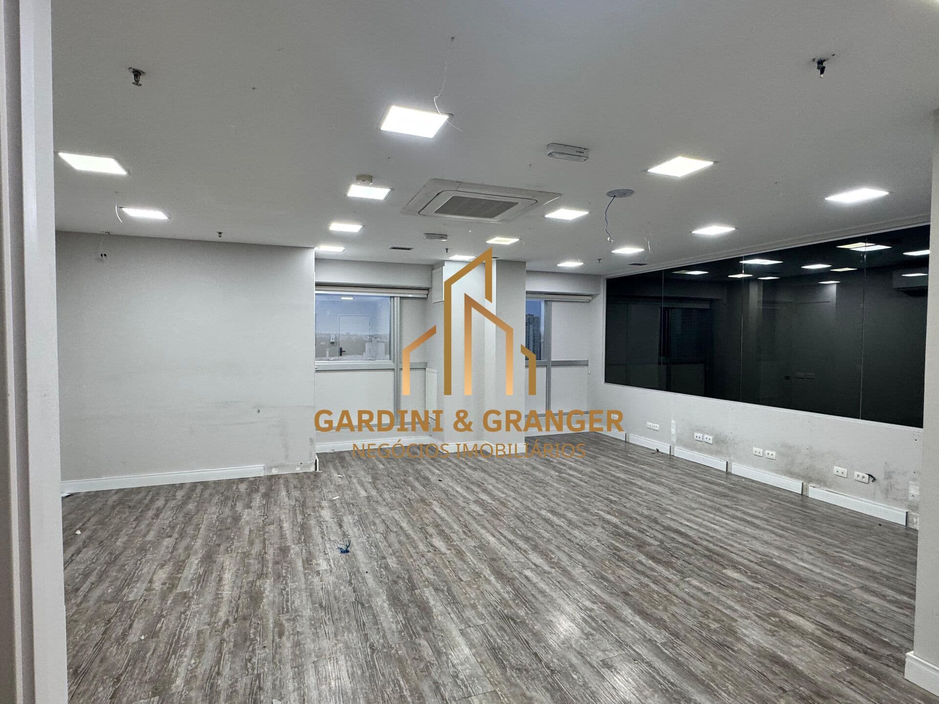 SALA COMERCIAL PARA LOCAÇÃO NO HELBOR DUAL PATTEO MOGILAR EM MOGI DAS CRUZES