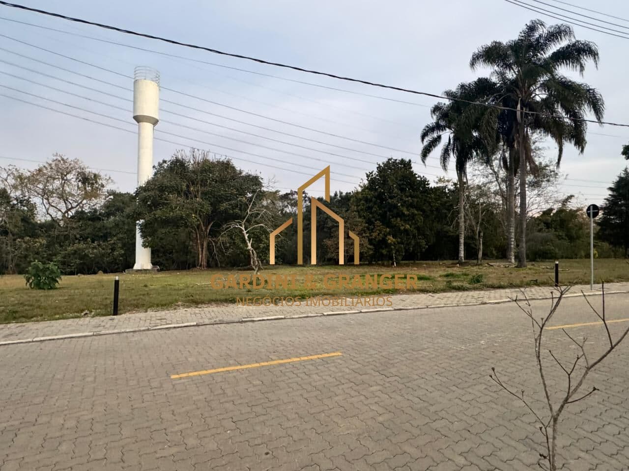 LOTE A VENDA NO CONDOMÍNIO RESIDENCIAL DA ILHA EM GUARAREMA