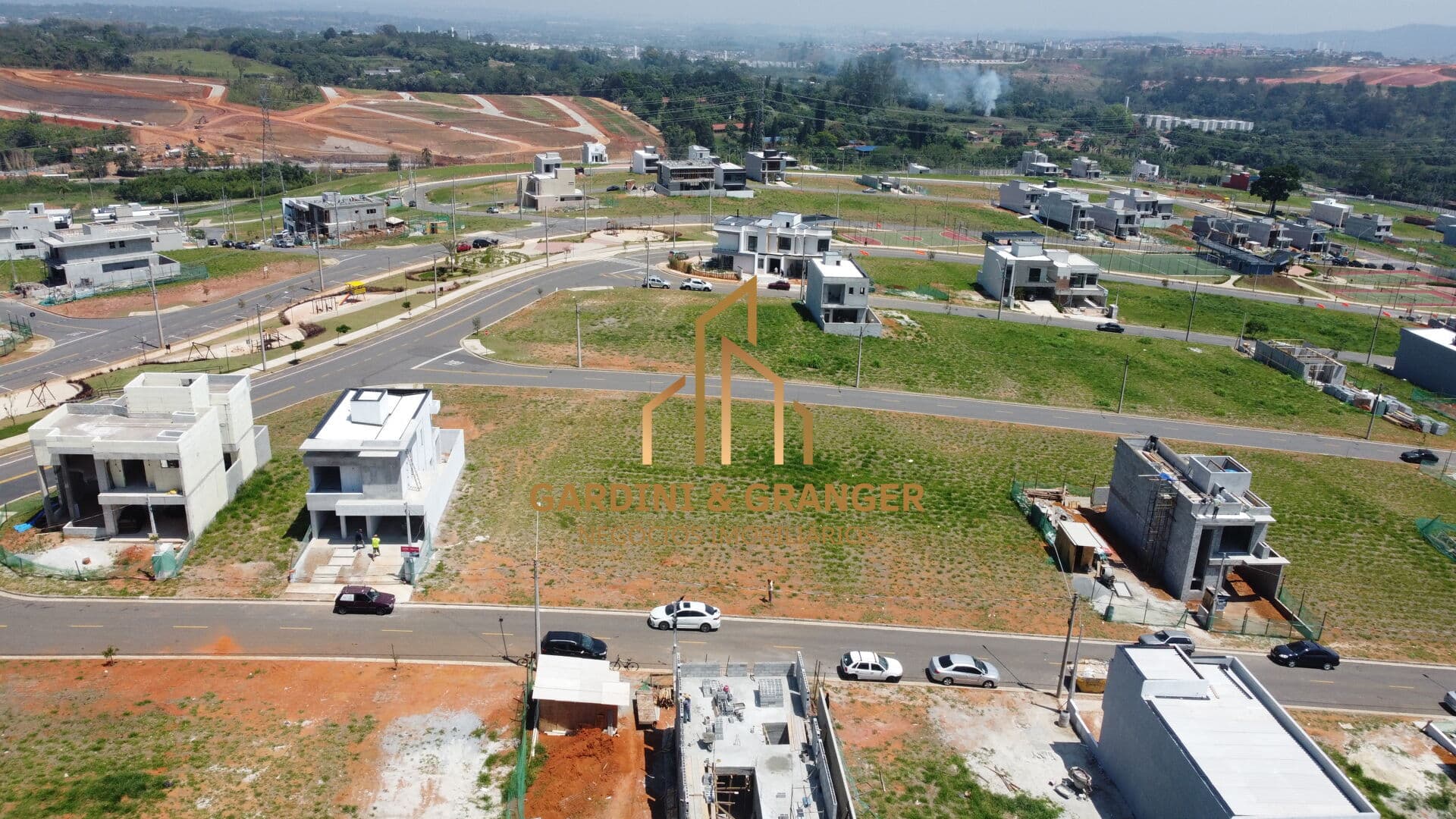 LOTE PLANO COM PROJETO APROVADO À VENDA NO CONDOMÍNIO PARADAISE GARDENS EM MOGI DAS CRUZES.