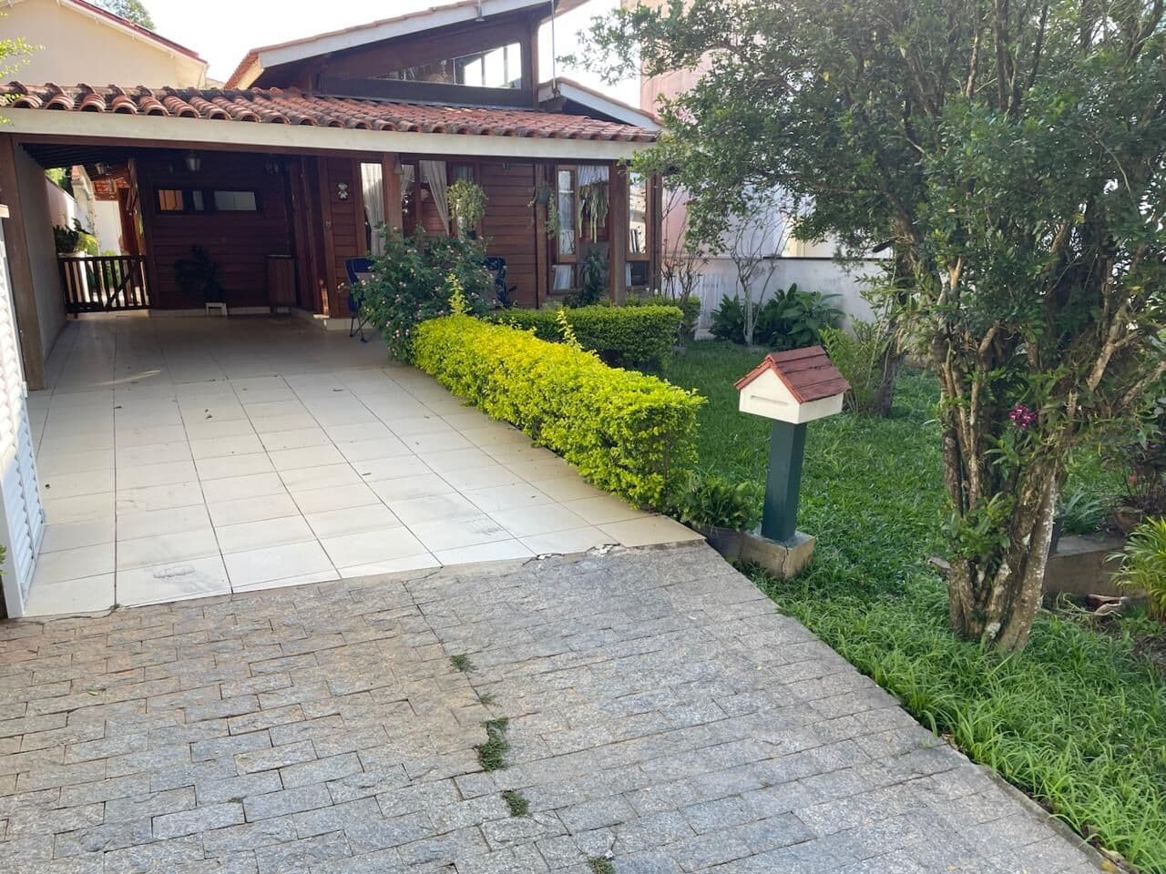 CASA À VENDA NO CONDOMÍNIO ARUÃ EM MOGI DAS CRUZES/SP.