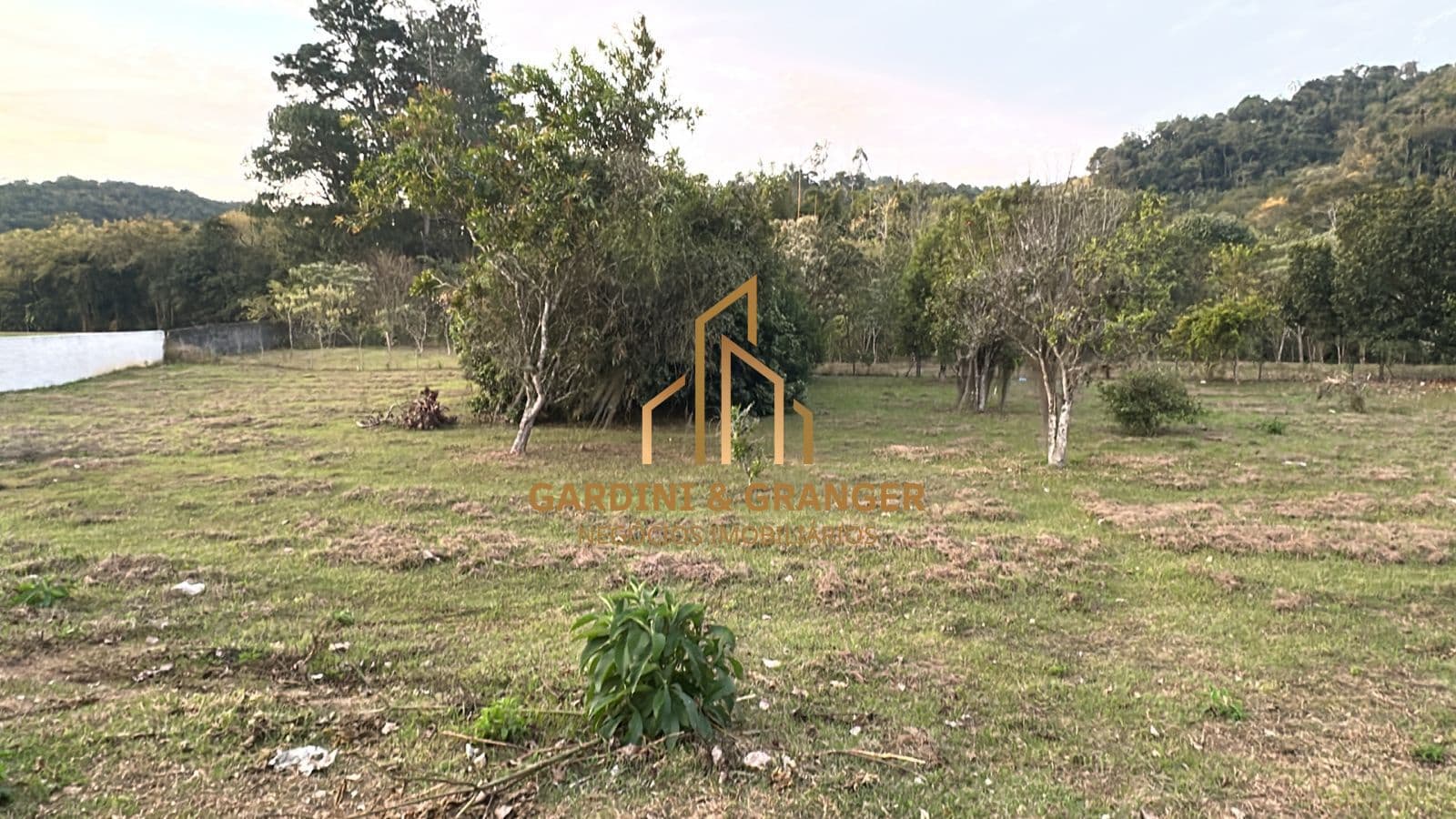 LOTE A VENDA NO CONDOMÍNIO RESIDENCIAL DA ILHA EM GUARAREMA