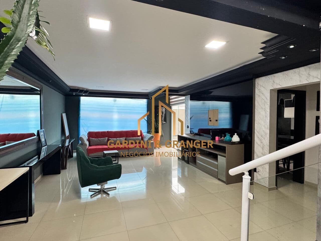 SOBRADO COM 336m² A VENDA NA VILA OLIVEIRA EM MOGI DAS CRUZES/SP