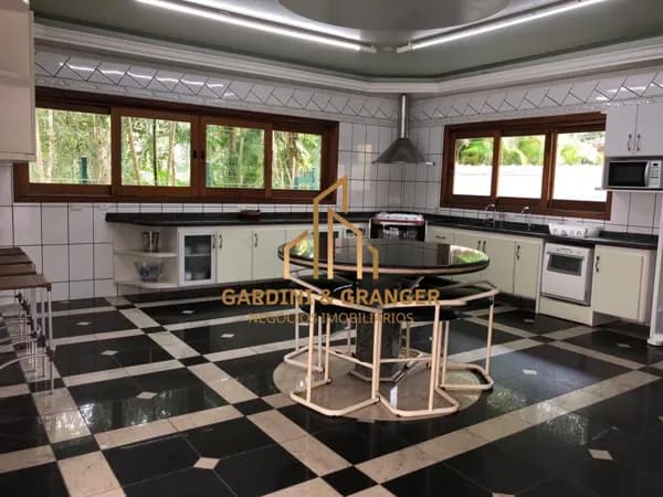 SOBRADO Á VENDA NA RIVIERA DE SÃO LOURENÇO/SP.