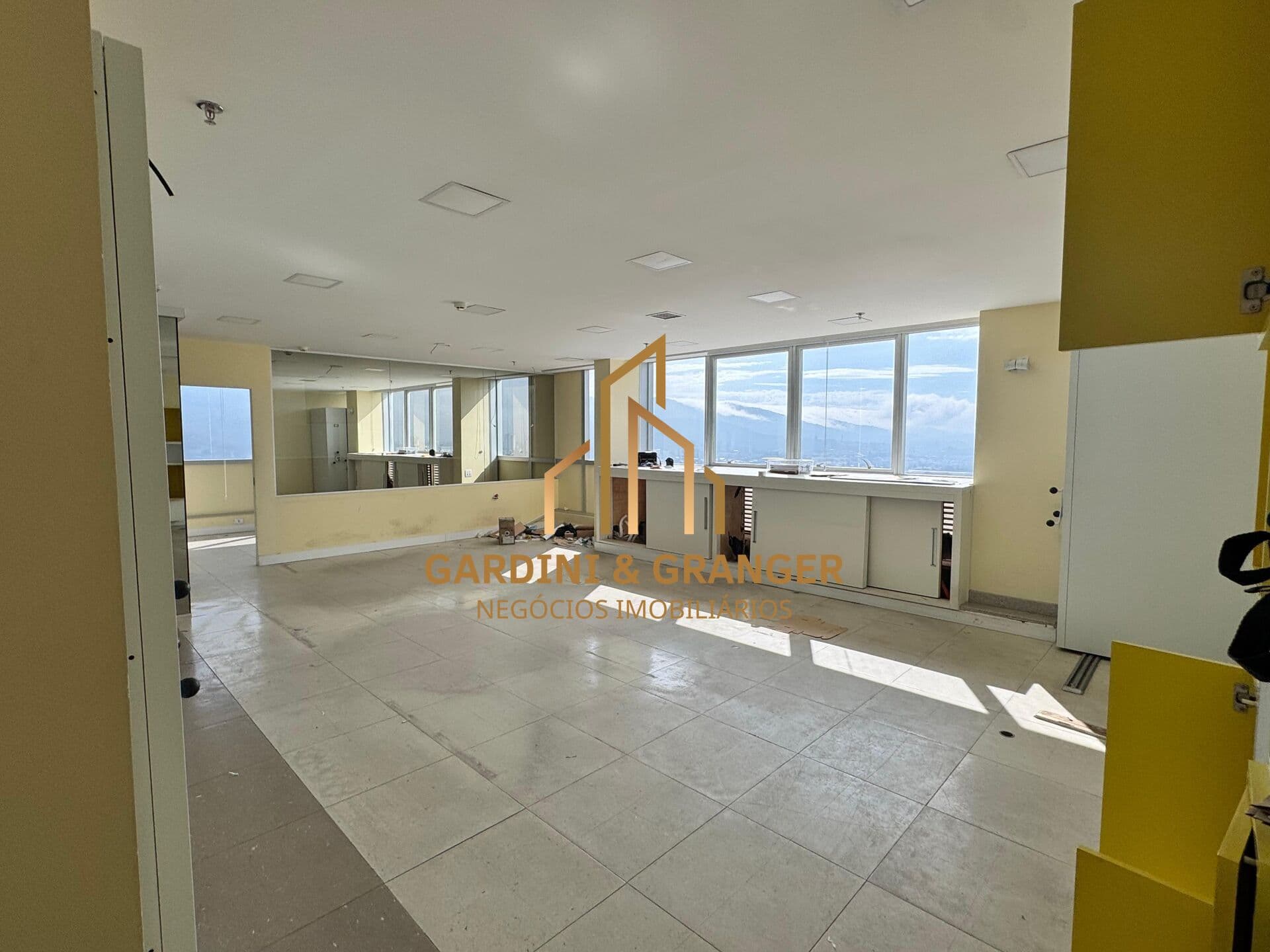 DUPLEX COMERCIAL DISPONÍVEL PARA LOCAÇÃO NO HELBOR DUAL PATTEO MOGILAR EM MOGI DAS CRUZES
