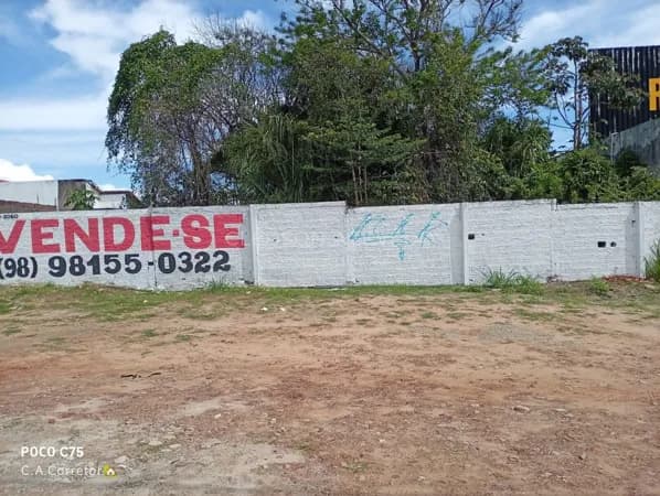 Vendo Terreno de 800m² na Avenida dos Holandeses