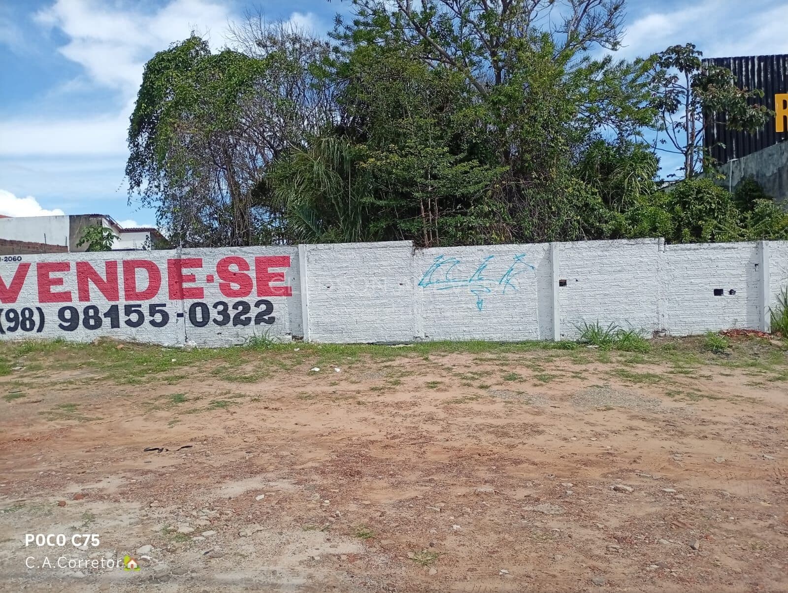 Vendo Terreno de 800m² na Avenida dos Holandeses