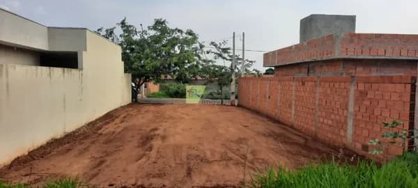 Terreno à venda no bairro Parque BellaVille em Hortolândia-SP.