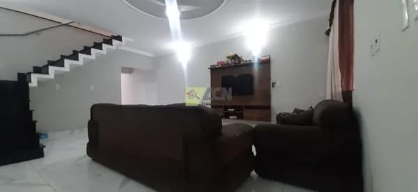 Sobrado à venda no bairro Jardim Nova Alvorada em Hortolândia-SP.