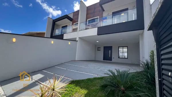 Sobrado em São José dos Pinhais - Centro