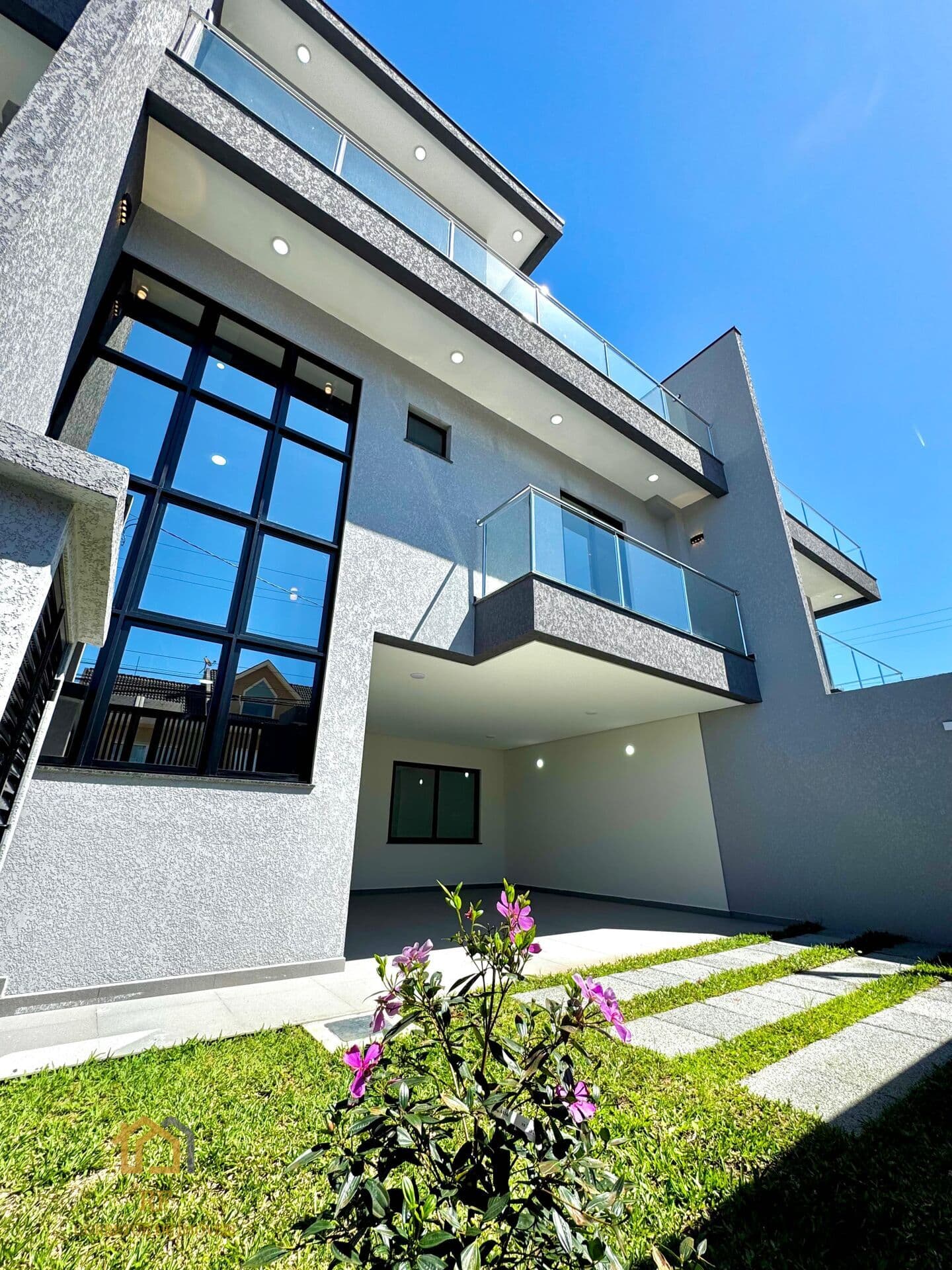 Sobrado em São José dos Pinhais - Cruzeiro
