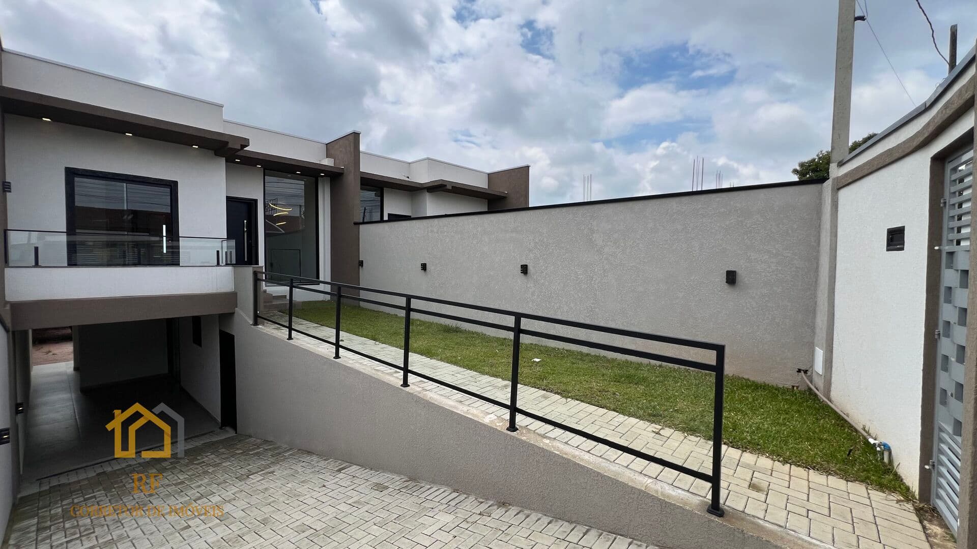 Sobrado em São José dos Pinhais - SÃO MARCOS
