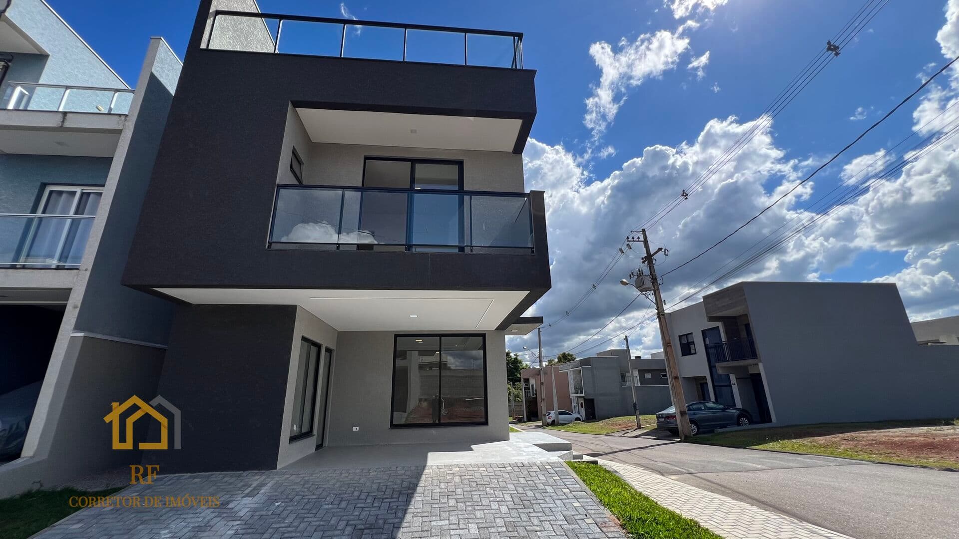 Sobrado em São José dos Pinhais - Costeira