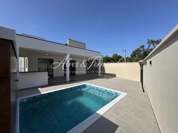 Casa com Piscina 3 Quartos sendo 1 Suíte em Peruíbe, Bairro Nova Peruíbe