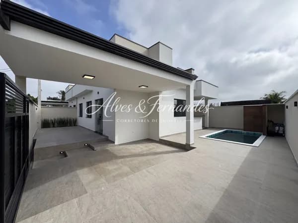 Casa com Piscina 3 Quartos sendo 1 Suíte em Peruíbe, Bairro Nova Peruíbe