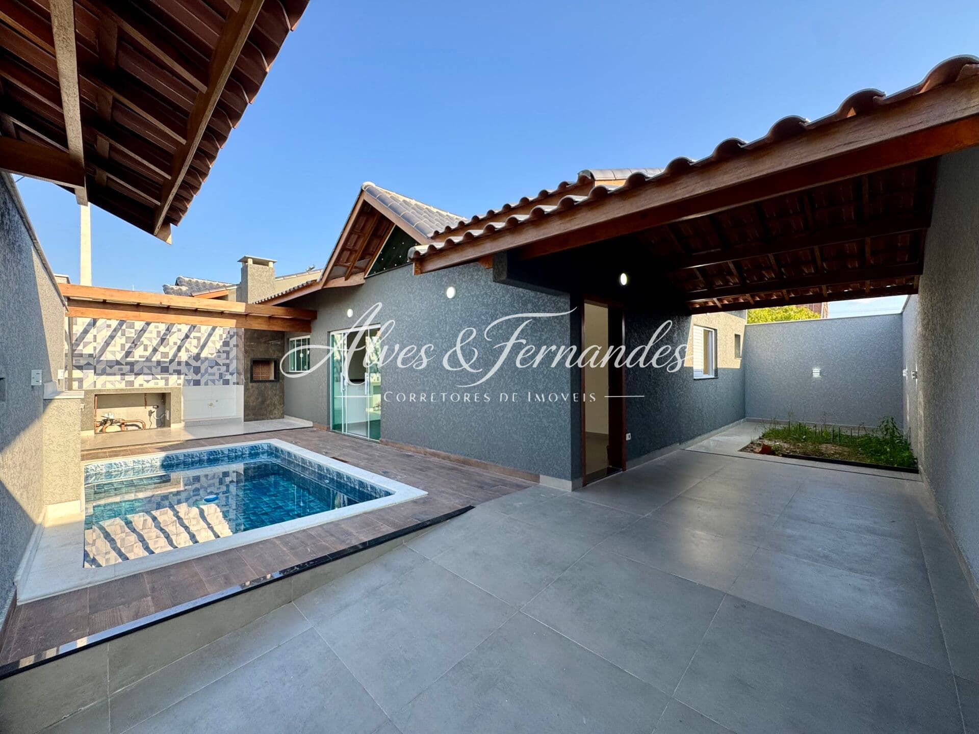 Casa com Piscina 2 Quartos sendo 1 Suíte em Peruíbe, Bairro Nova Peruíbe