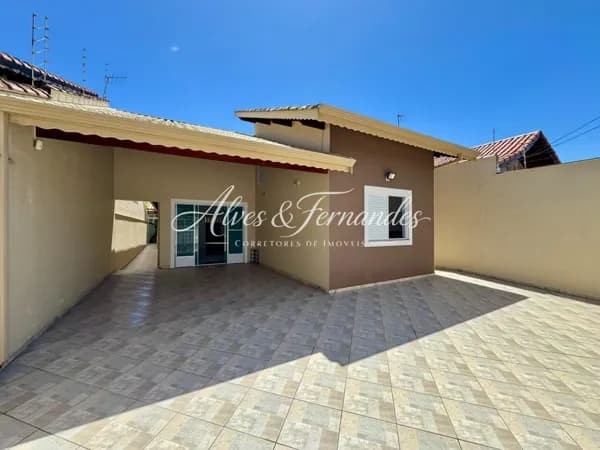 Casa com Piscina, 3 Quartos, sendo 1 Suíte em Peruíbe, Bairro Jangada